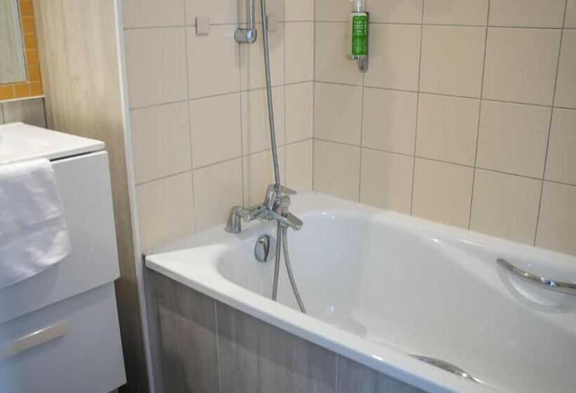 اتاق استاندارد سه نفره, Hôtel Picardia
