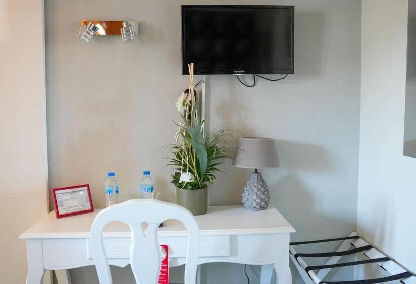 اتاق استاندارد سه نفره, Hôtel Picardia