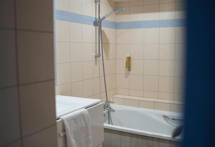 اتاق استاندارد سه نفره, Hôtel Picardia