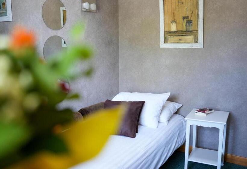اتاق استاندارد سه نفره, Hôtel Picardia