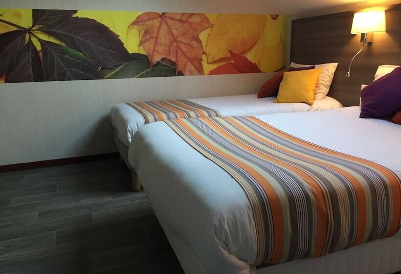 Семейный Номер, Hôtel De L Avenue