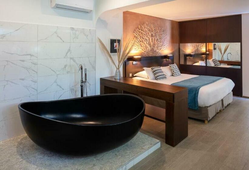 Deluxe Suite Sea View, Le Ruesco