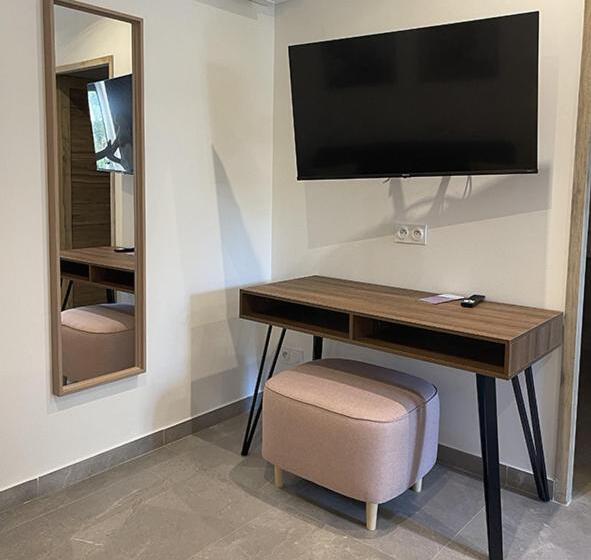 غرفة قياسية ثلاثية, Les Loges Du Luberon