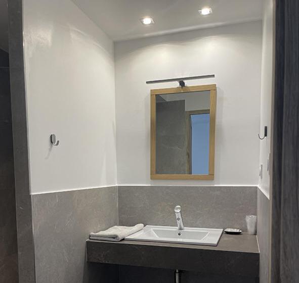 غرفة قياسية ثلاثية, Les Loges Du Luberon