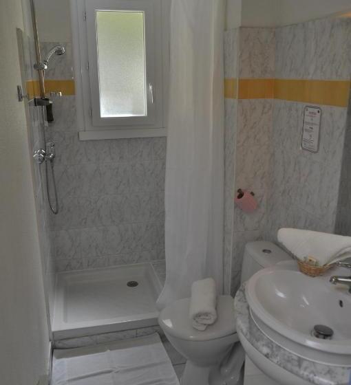 اتاق استاندارد سه نفره, Les Mimosas