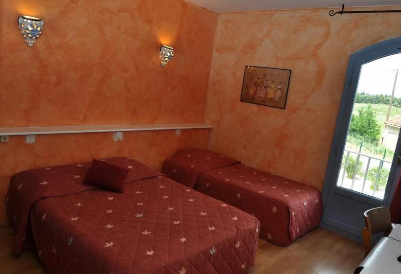 اتاق استاندارد سه نفره, Les Mimosas