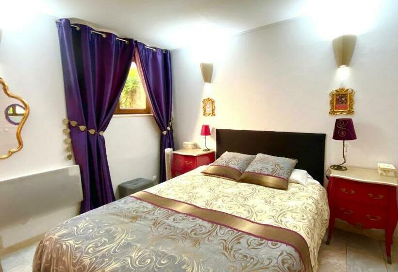 Interiört Standardrum, La Clef Des Songes B&b De Charme   Sarlat Centre   Parking Gratuit   Piscine Et Espace Bien être à 4