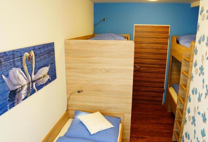 Номер Economy, Bavaria City Hostel   Design Hostel