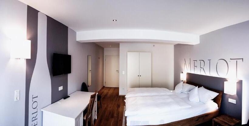 Deluxe room with river view, Weingut Lehnert Veit Guts