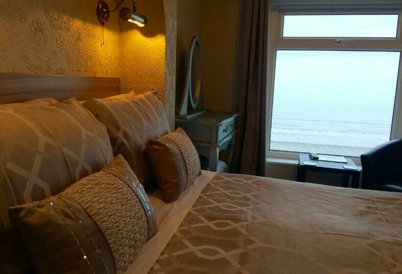غرفة قياسية مطلّة علي البحر, Bromwell Court