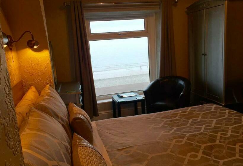 غرفة قياسية مطلّة علي البحر, Bromwell Court