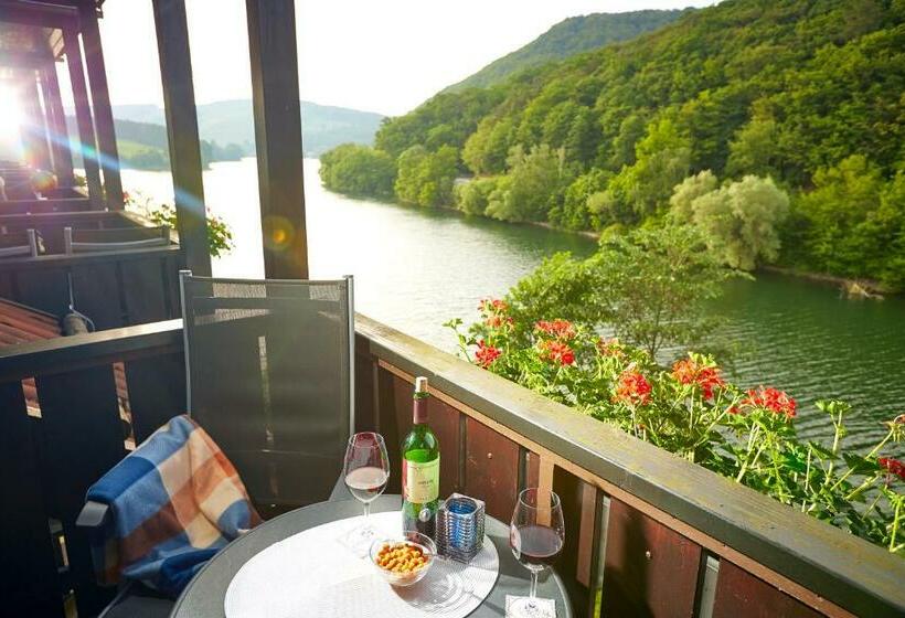 غرفة قياسية مطلّة علي البحيرة, Göbel S Seehotel Diemelsee