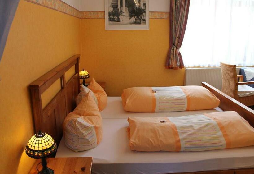 Номер Стандарт Трехместный, Kreuzerhof Hotel Garni