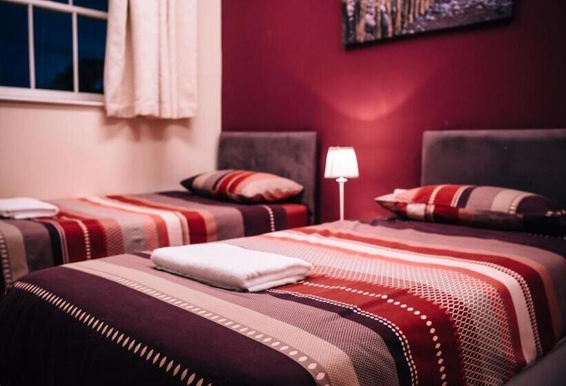 اتاق استاندارد, Jersey Accommodation And Activity Centre