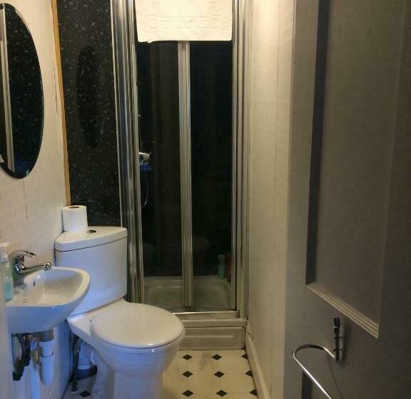 Семейный Номер, Broom Lodge
