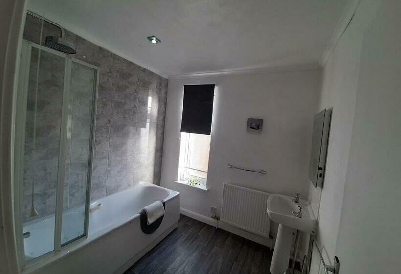 Family Suite, The Saxby