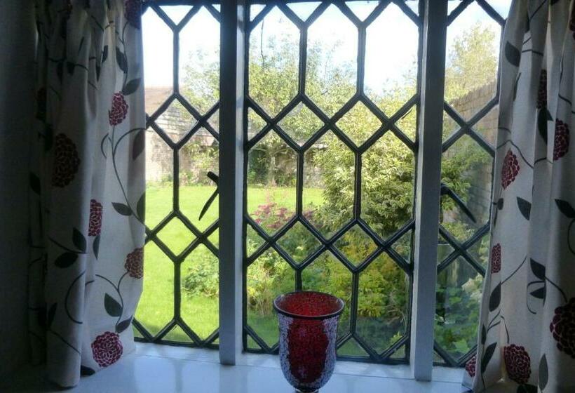 标准三人间, Strawberry Cottage B&b