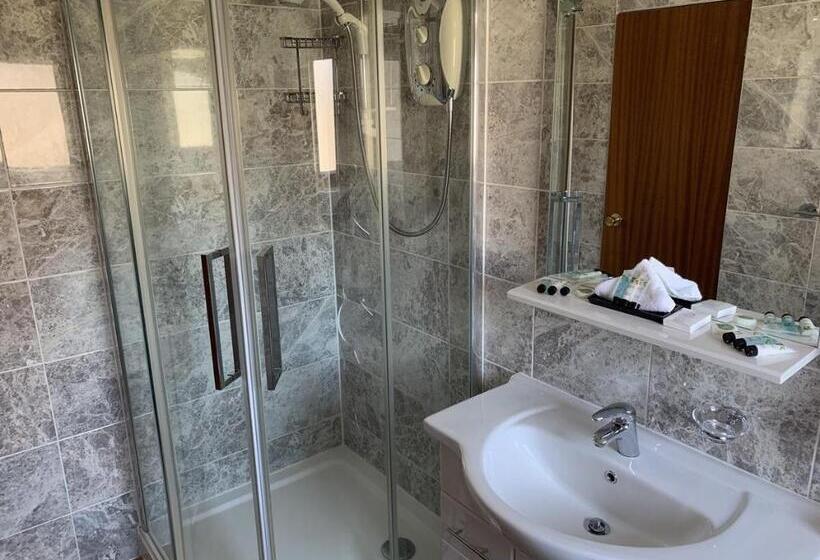 Семейный Номер, Lyndon Guest House