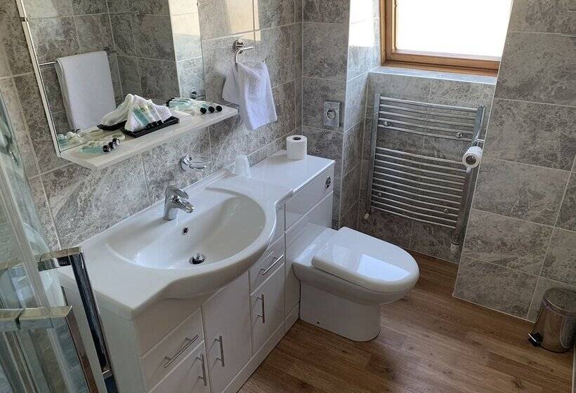 Семейный Номер, Lyndon Guest House