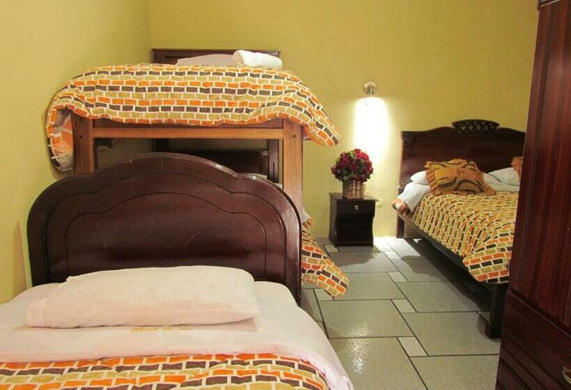 חדר משפחתי, Hostal Anais