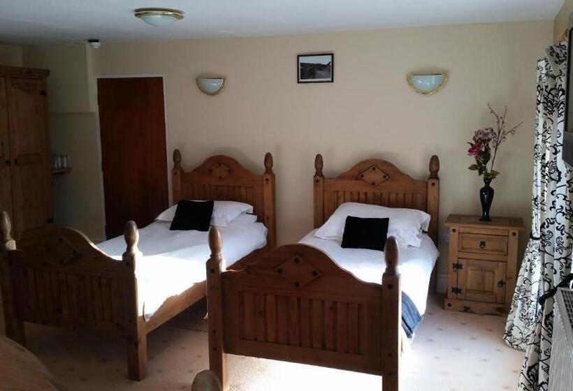 غرفة عائلية, Littledean House