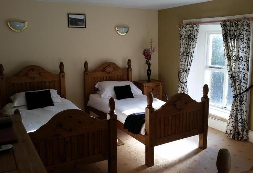 Семейный Номер, Littledean House