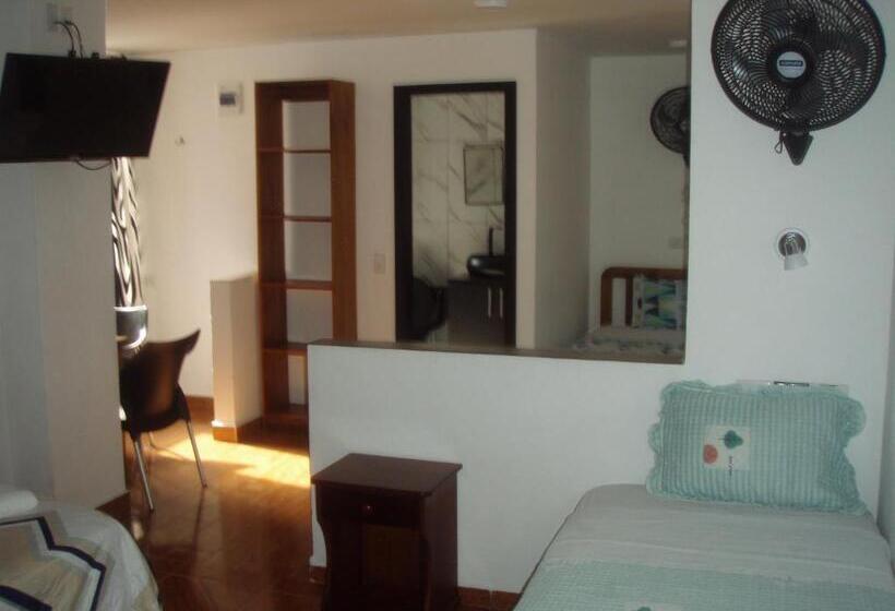 디럭스 4인 룸, Hostal Limoncocha