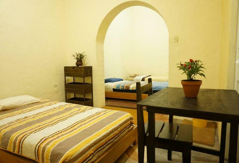 Трехместный Номер Стандарт Совместная Ванная, Hostal Mochiliers Bed And Breakfast