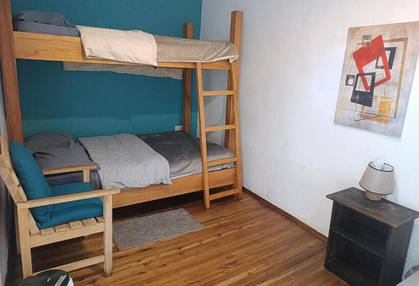 Трехместный Номер Стандарт Совместная Ванная, Hostal Mochiliers Bed And Breakfast