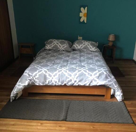 Номер Стандарт Индивидуальный Совместная Ванная, Hostal Mochiliers Bed And Breakfast
