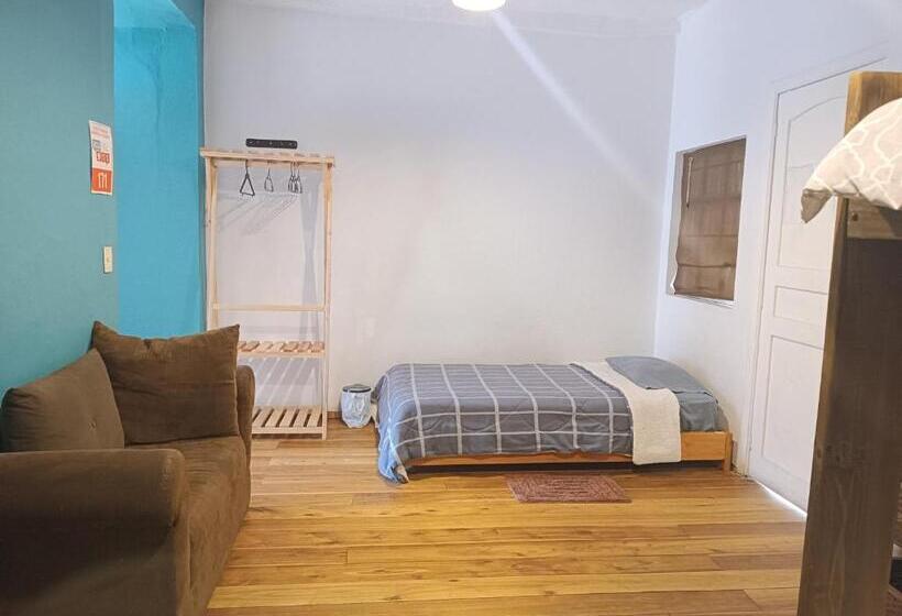 Четырехместный Номер Стандарт, Hostal Mochiliers Bed And Breakfast