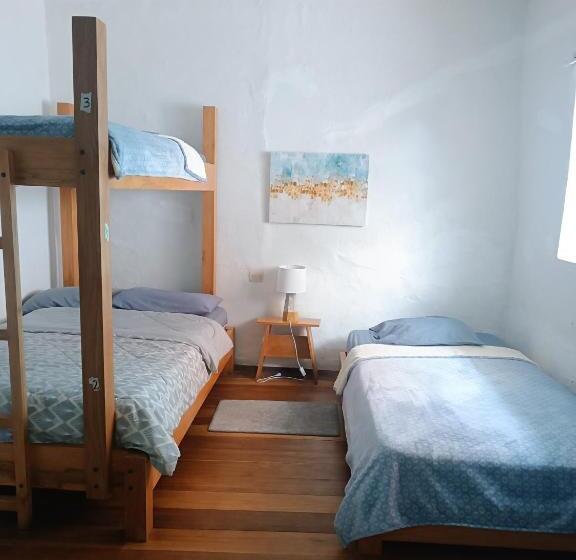 Семейный Номер, Hostal Mochiliers Bed And Breakfast