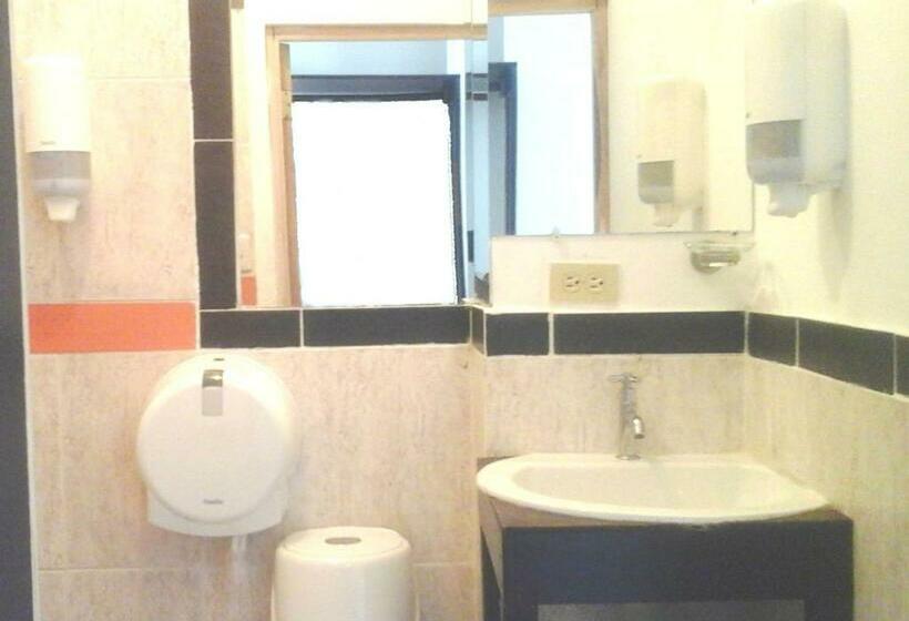 اتاق استاندارد چهارنفره با بالکن, Bahia B&b