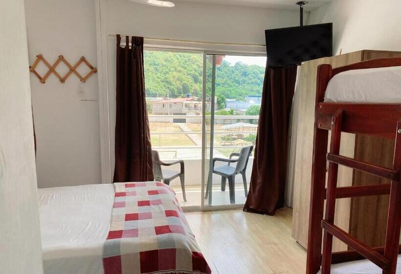 Четырехместный Номер Стандарт с Балконом, Bahia B&b