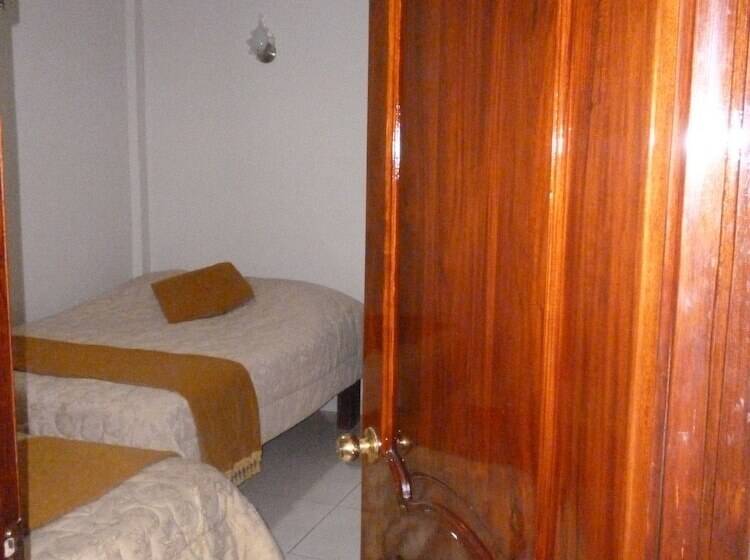 اتاق استاندارد سه نفره, Hostal Fevilamir