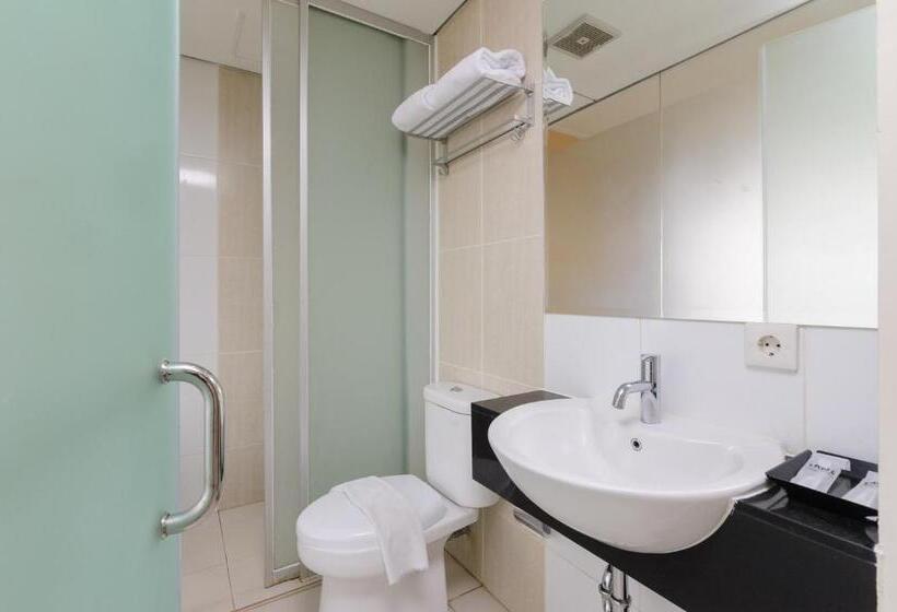 디럭스 룸, Sans Hotel Green Bekasi By Reddoorz