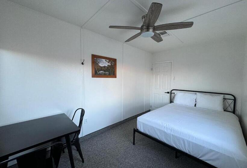 스위트, Eastern Sierra Motor Lodge