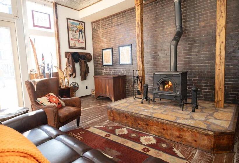 اتاق لوکس سه تخته, The Frenchman Suites