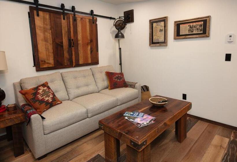 سوئیت با بالکن, The Frenchman Suites