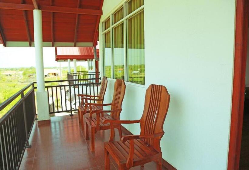 Трехместный Номер Стандарт с Балконом, Avonil Resort Yala