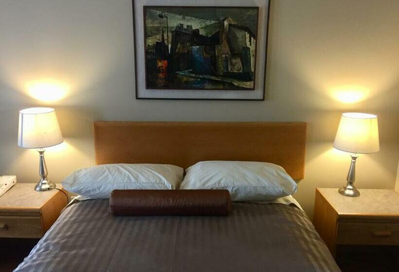 带阳台套房, Avalon Inn
