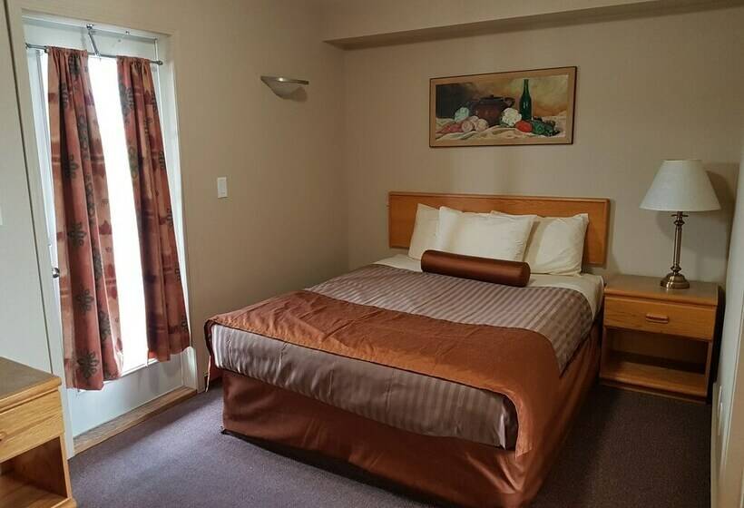 غرفه قياسيه سريرين مزدوجين, Avalon Inn
