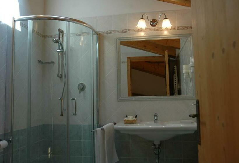 اتاق استاندارد سه نفره, Garnì La Soldanella