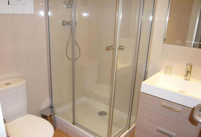 Apartamento 3 Dormitorios, Hostal Bestprice Barcelona Stadium