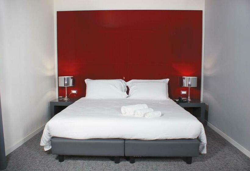 חדר סטנדרט, Leopardi