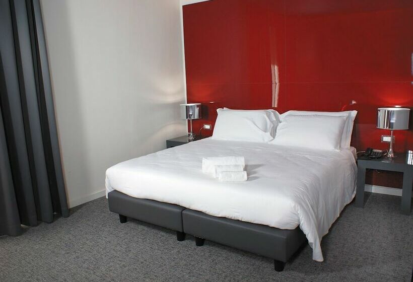 חדר סטנדרט, Leopardi