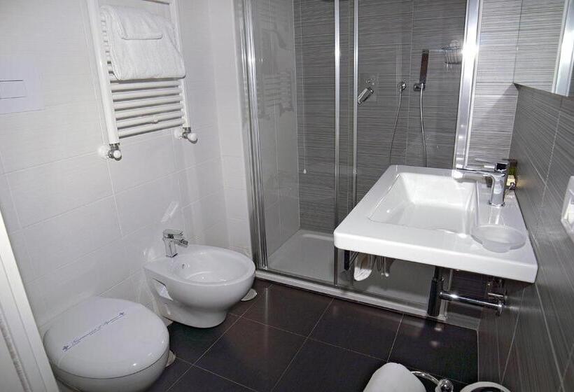 חדר סטנדרט, Leopardi