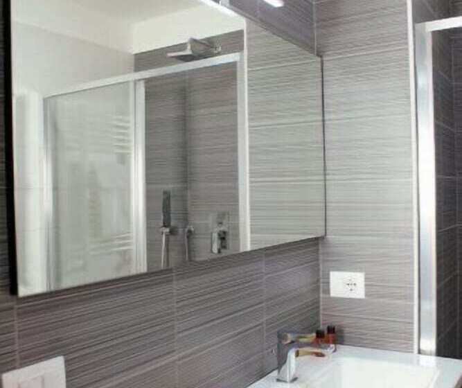 חדר סטנדרט, Leopardi