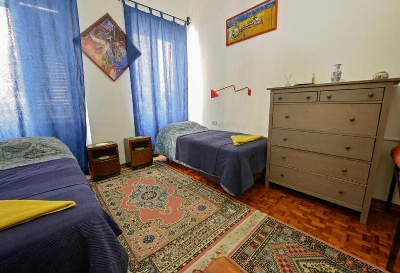 共用房间的床, Mi Casa Es Tu Casa   Shkodra Backpackers Hostel