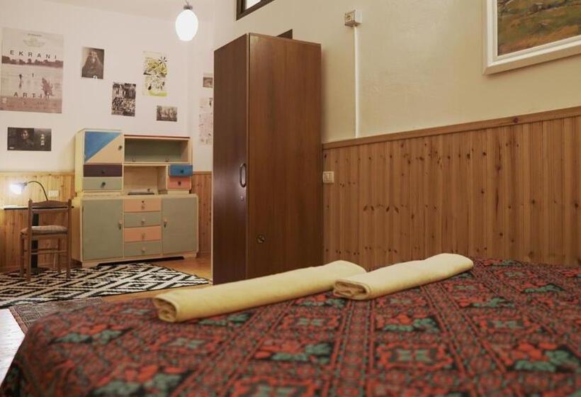 家庭间, Mi Casa Es Tu Casa   Shkodra Backpackers Hostel